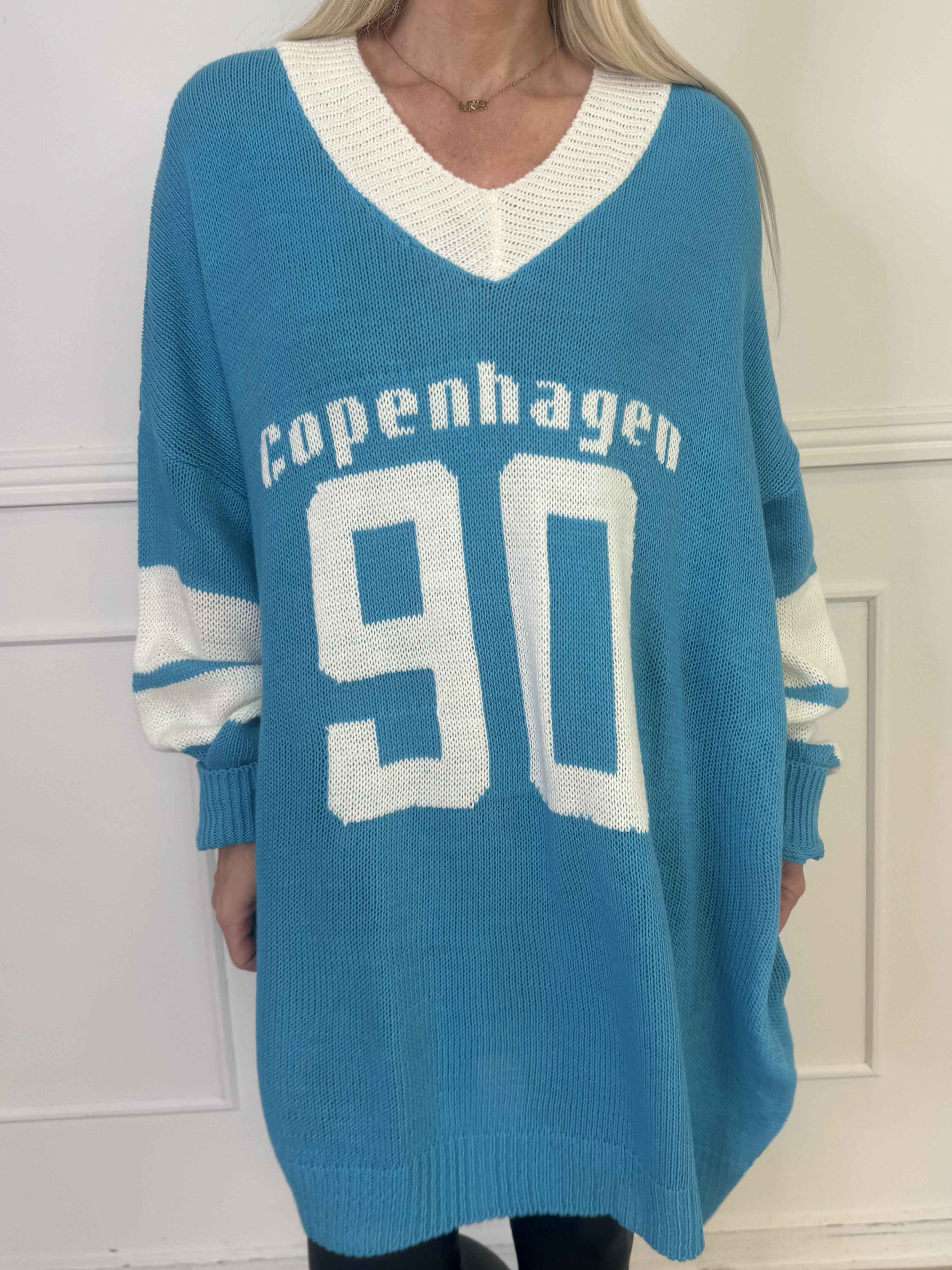 Tiane - Sporty strikkjole med motiv foran